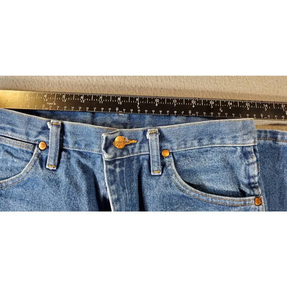 Wrangler Mens 30x30 Medium Wash Straight Leg Western cowboy rodeo ranch wear